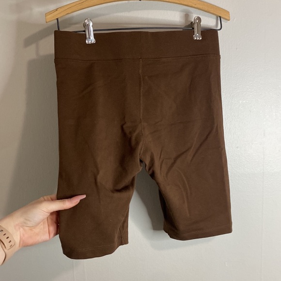 🎱Brown Nike Tight Fit Mid Rise Short Length biker shorts! - Picture 4 of 10